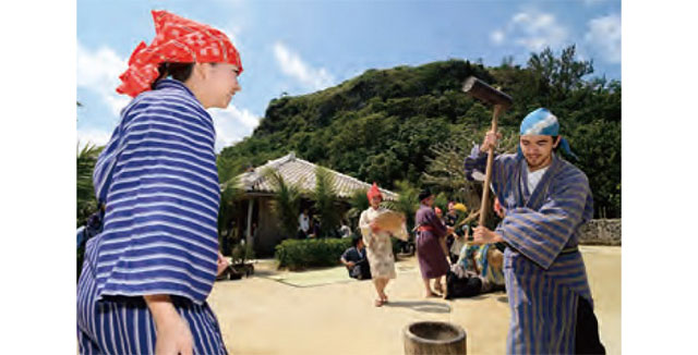 毛遊びで親しまれ変化する沖縄の歌。楽しむが原点!