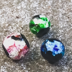 芸能・生活文化体験 熒光石手鍊 閃閃發光的熒光石手鍊 全部使用︰ 最多22顆(10 毫米)。