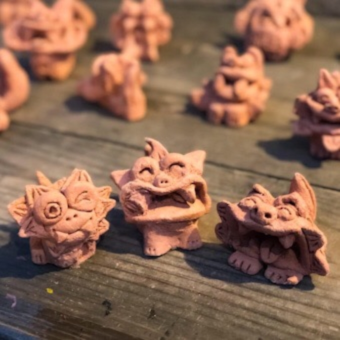 芸能・生活文化体験 Hand-hormed Shisa craft with terra-cotta clay (Take the end product to go)