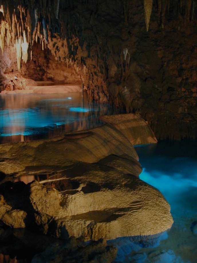 芸能・生活文化体験 오키나와 월드 세 구이 가이드 투어 ( 프리 패스 티켓 포함)(GYOKUSENDOU * Limestone Cave · Kingdom Village · Hub Museum Park)